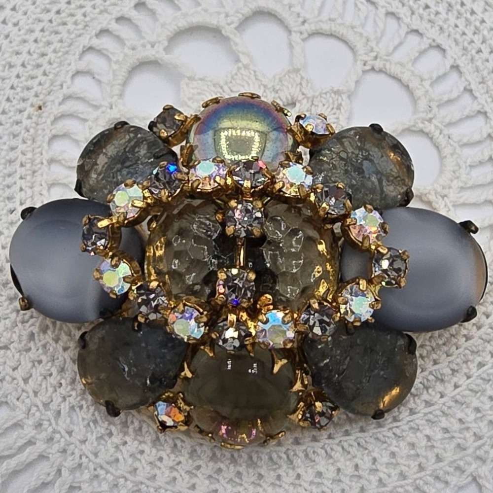 Vintage Gold Tone Smoky Grey Art Glass Aurora Borealis Rhinestone Tiered Brooch